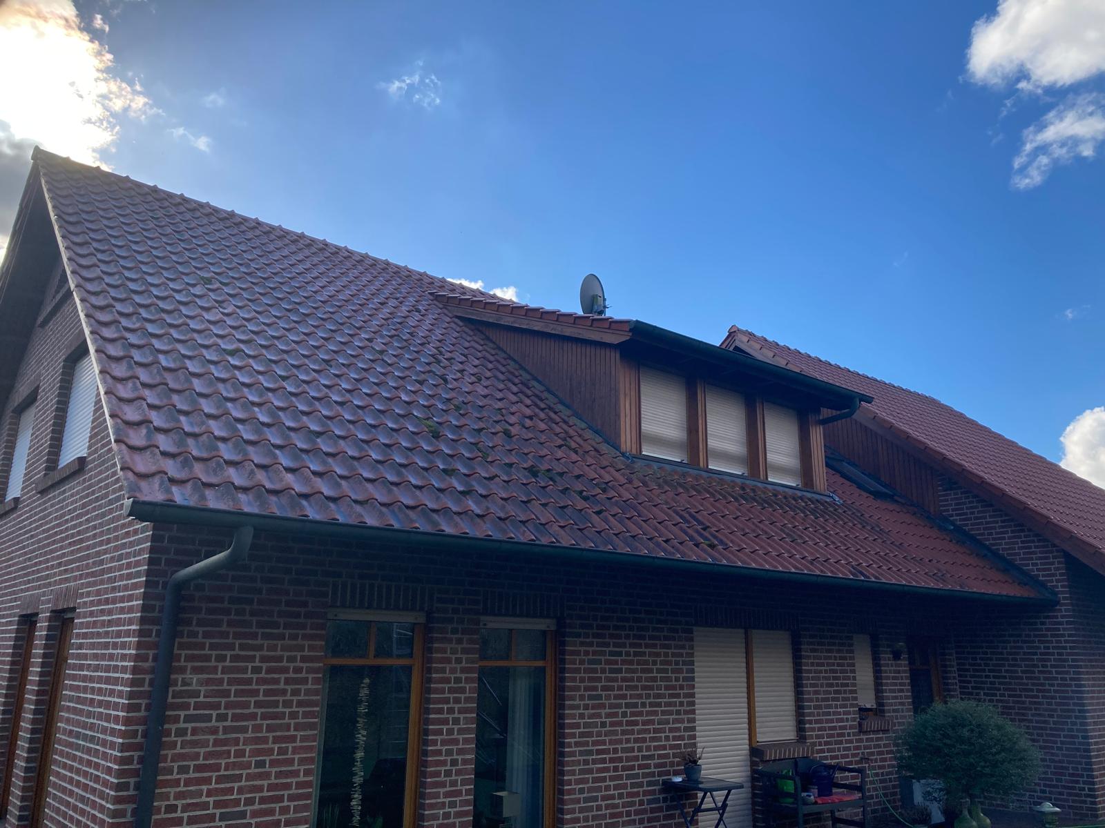 Vernachl&auml;ssigtes Dach mit Moosbefall